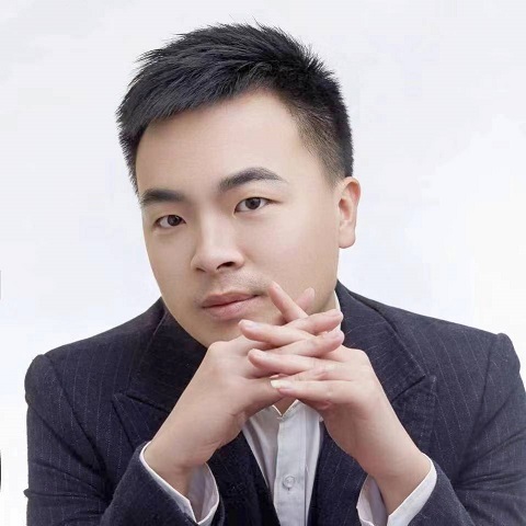 高偉